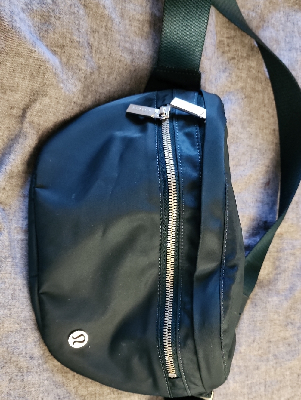 Lululemon Everywhere Belt Bag Black Crossbody NWOT Like New